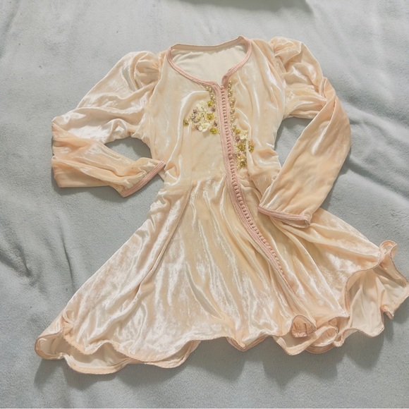 Elegant Velvet Dress with Gold Chain - Picture 8 of 9